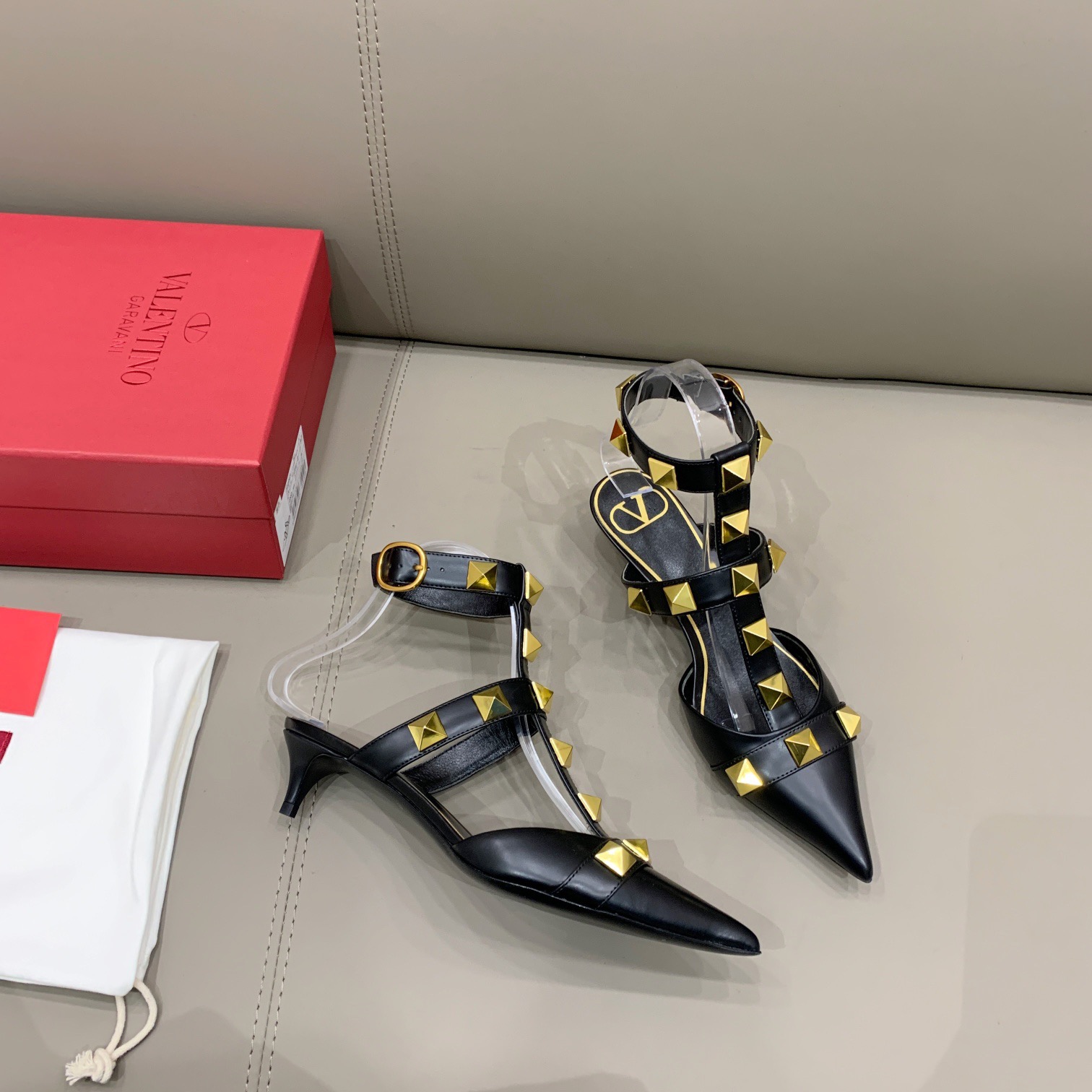 발렌티노 로만스터드 뮬 펌프스 4cm
