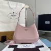 프라다 클레오 브러시드 숄더백 30cm
