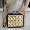 샤넬 Vanity Case, Lambskin & Gold Metal 백