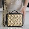 샤넬 Vanity Case, Lambskin & Gold Metal 백