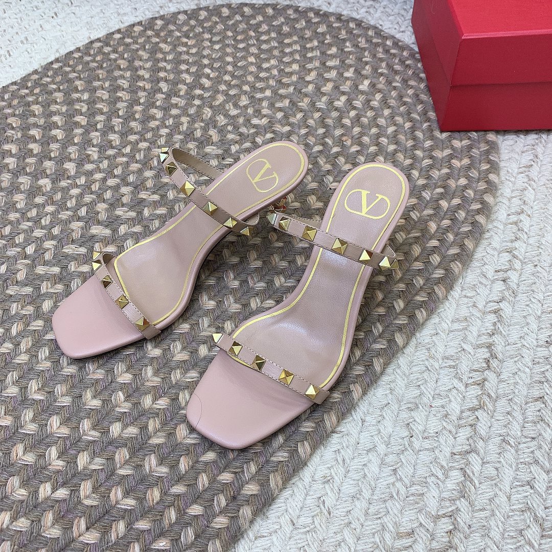 발렌티노 락스터드 샌들