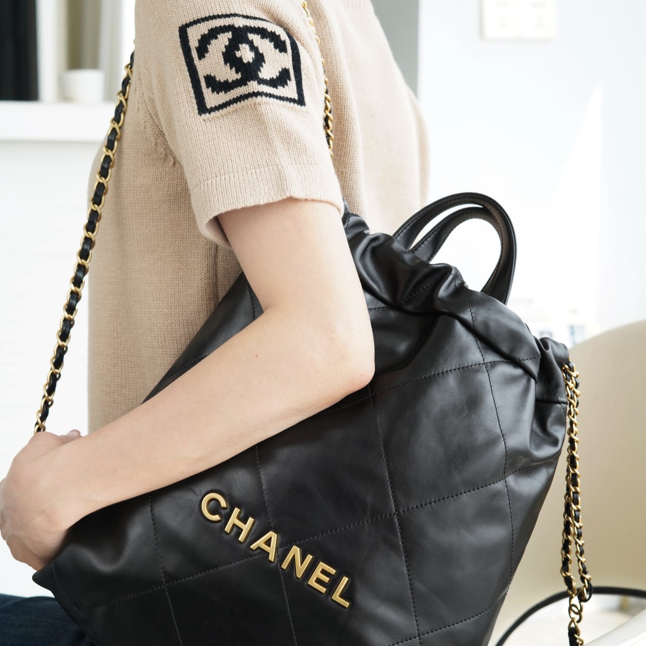 샤넬 LARGE BACKPACK CHANEL 22