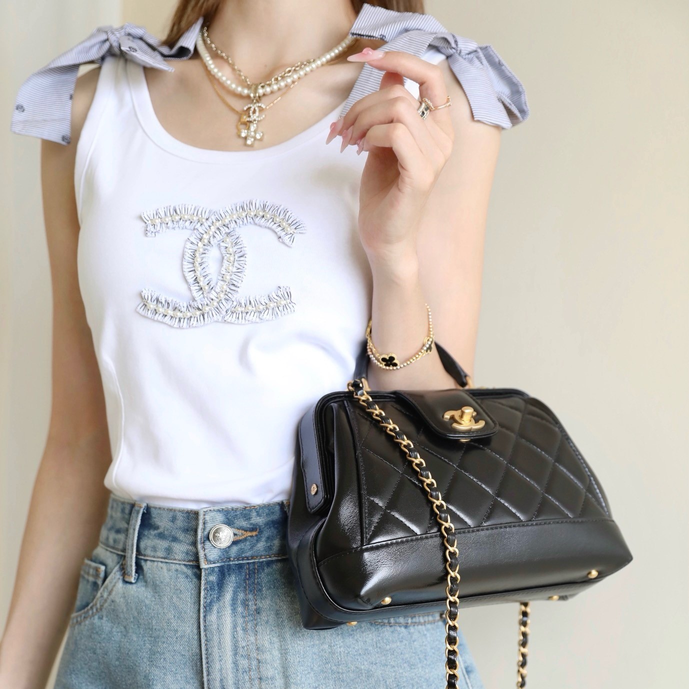 샤넬 SMALL BAG WITH TOP HANDLE