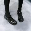 미우미우 브러쉬드 가죽 T-스트랩 브로그 슈즈