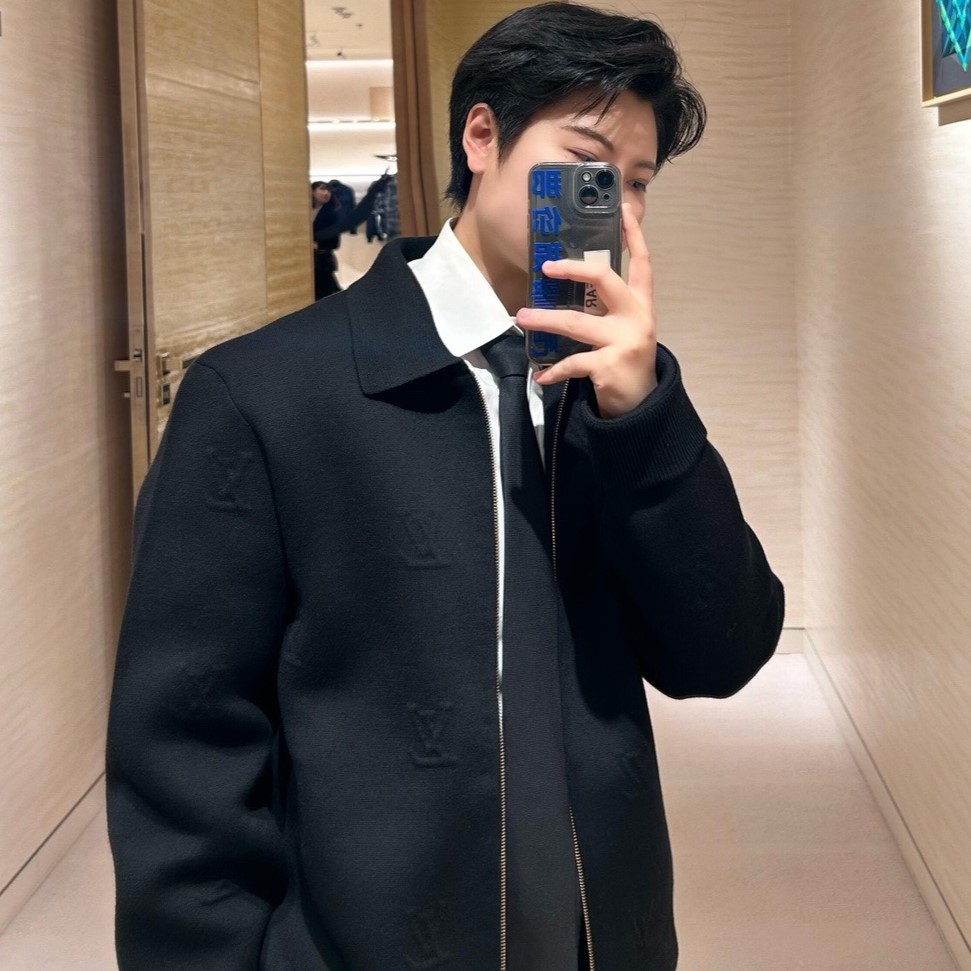 루이비통 엠보스드 테크니컬 울 블루종