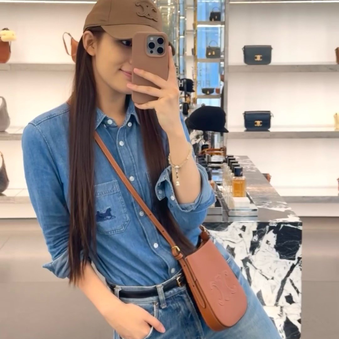 셀린느 엘로이즈 휴대폰 파우치